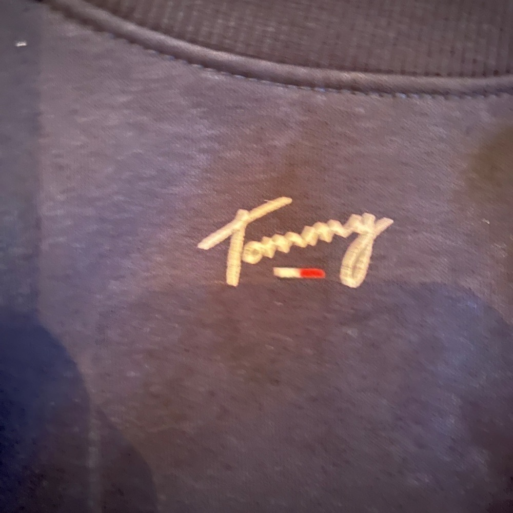 Tommy Hilfiger “Tommy” signature crewneck size small - Picture 4 of 6
